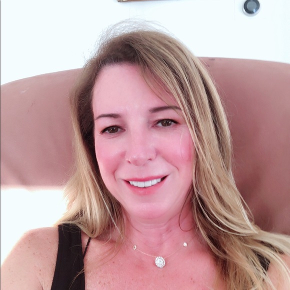 Meet your Posher, Irena - Picture 1 of 1